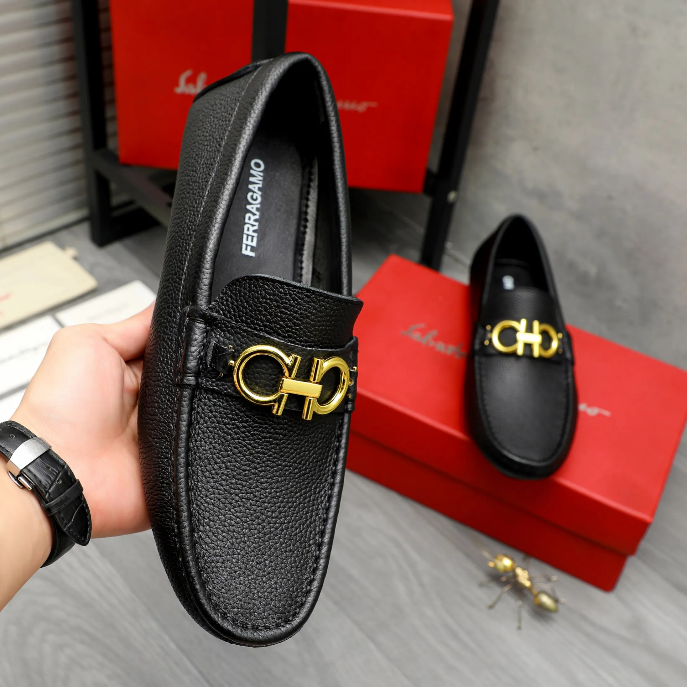 Men's shoes 💰420 Product trademark: Ferragamo "Ferragamo" business casual slip-on shoes Regular size: 38-46 (45.46 custom-made and non-returnable) Product materials: Selected small pebbled cowhide upper, sheepskin lining, original rubber outsole